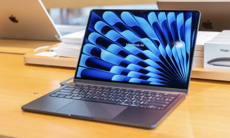 Apple MacBook Air M5 laptop design and display